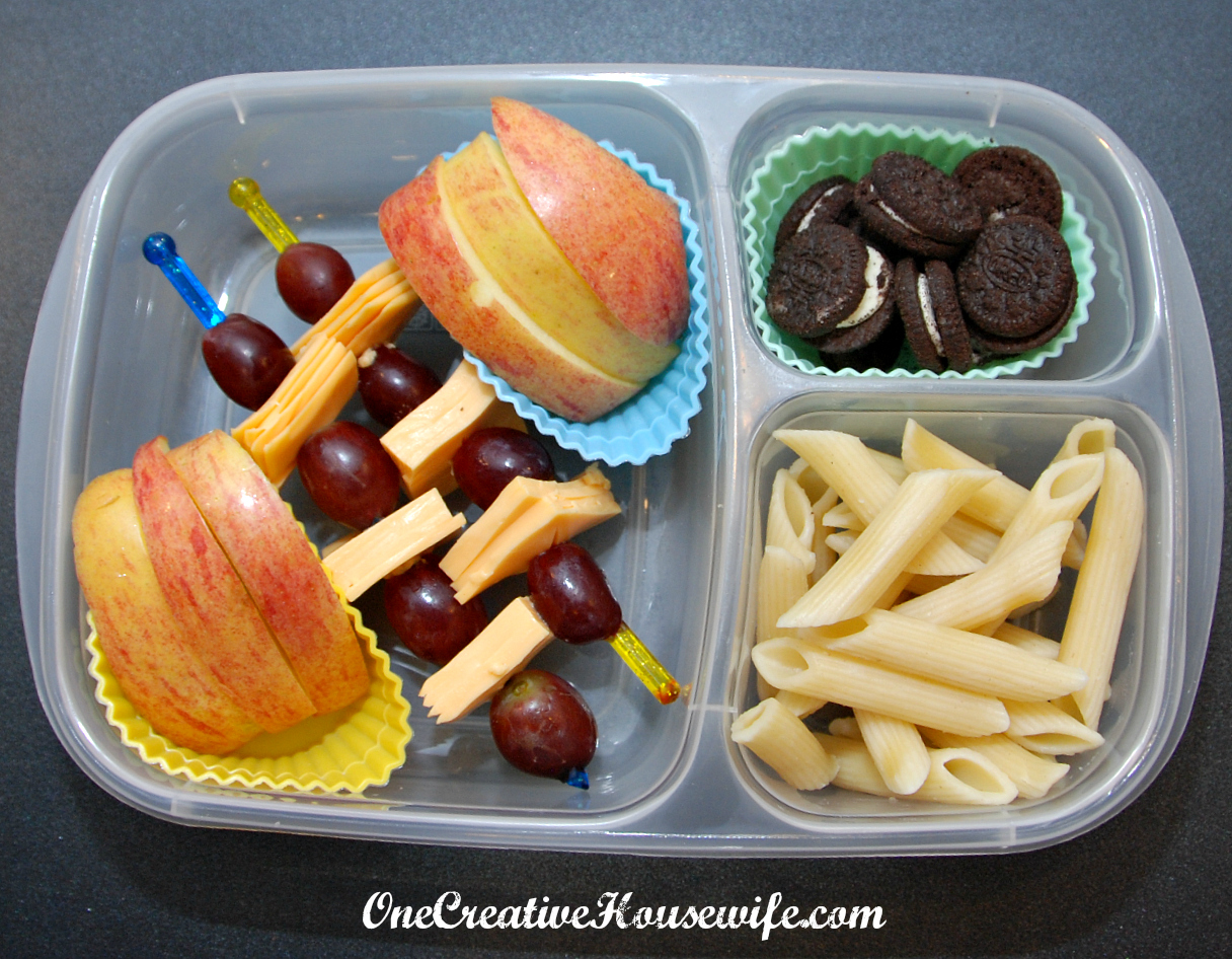 Toddler finger food lunches Toddler finger food lunches and kindergarten back to school lunch ideas with easy healthy homemade recipes for snacks and meals that preschoolers will love.